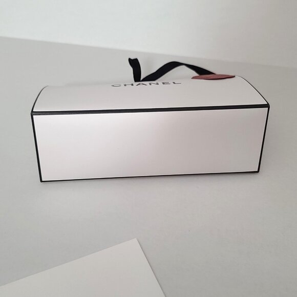 Authentic Empty CHANEL Clutch Style Gift Bag Box White Logo 8.75" X 5.5" X 3" - Picture 6 of 9